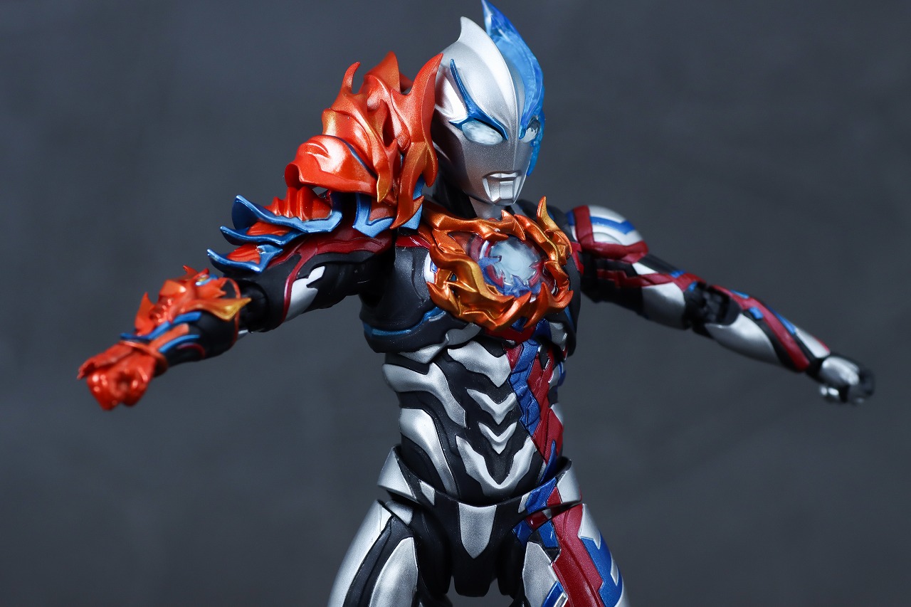 S.H.フィギュアーツ　ウルトラマンブレーザー ファードランアーマー　レビュー　可動範囲