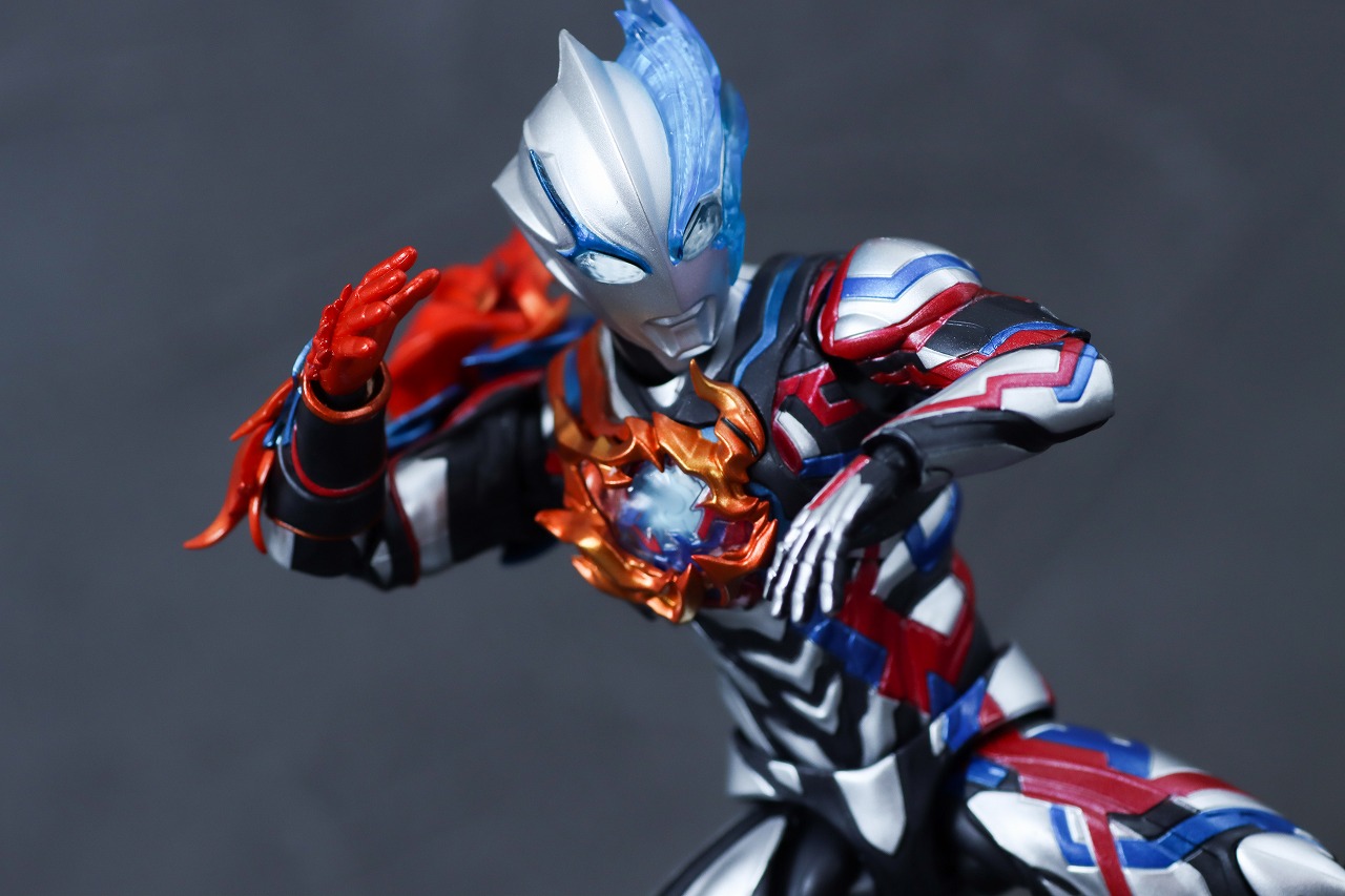 S.H.フィギュアーツ　ウルトラマンブレーザー ファードランアーマー　レビュー　アクション