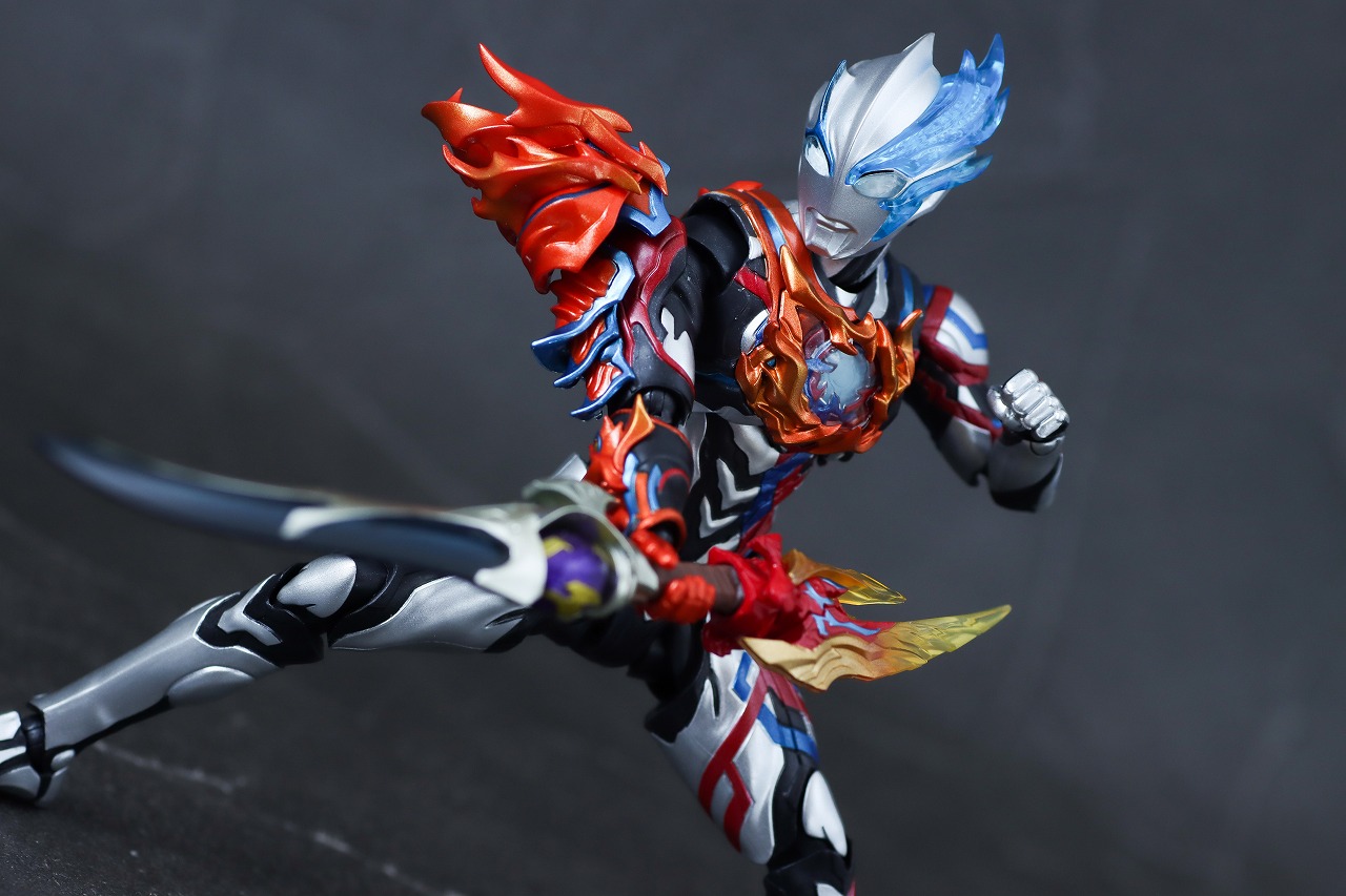 S.H.フィギュアーツ　ウルトラマンブレーザー ファードランアーマー　レビュー　アクション