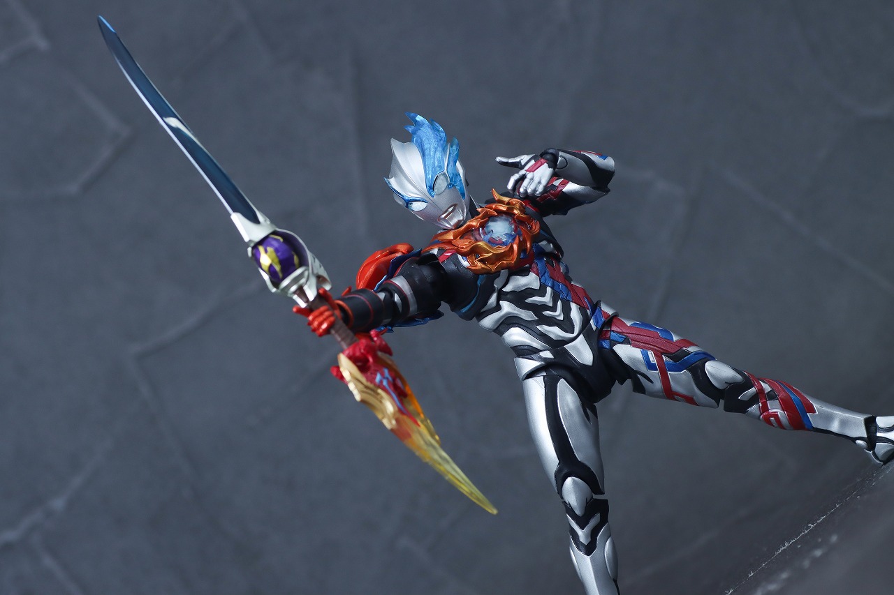 S.H.フィギュアーツ　ウルトラマンブレーザー ファードランアーマー　レビュー　アクション