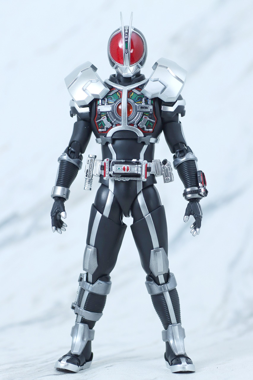 S.H.フィギュアーツ 真骨彫製法　仮面ライダーファイズ アクセルフォーム　レビュー　本体