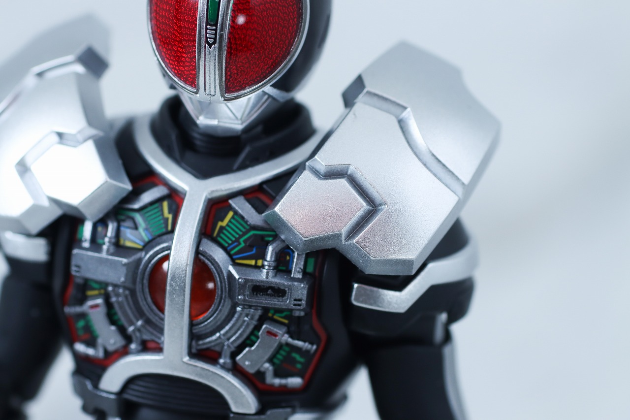 S.H.フィギュアーツ 真骨彫製法　仮面ライダーファイズ アクセルフォーム　レビュー　本体