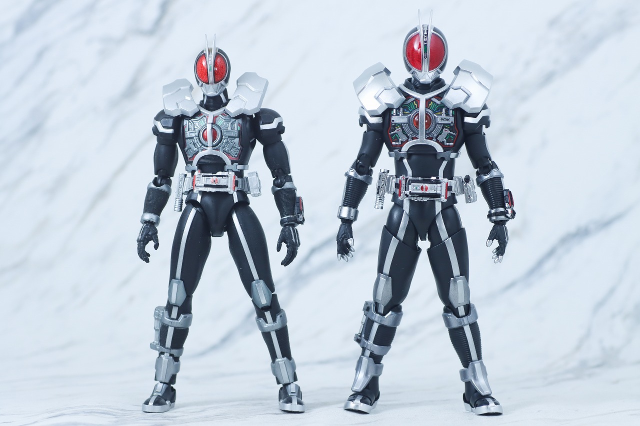 S.H.フィギュアーツ 真骨彫製法　仮面ライダーファイズ アクセルフォーム　レビュー　比較