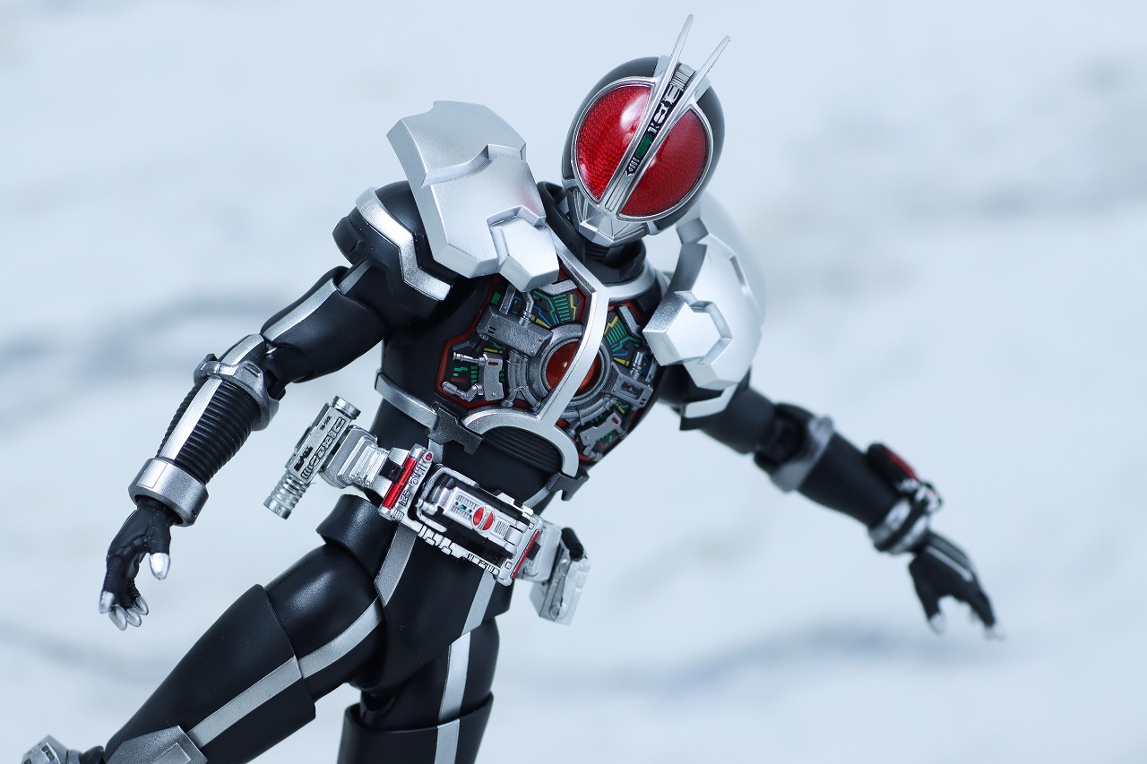 S.H.フィギュアーツ 真骨彫製法　仮面ライダーファイズ アクセルフォーム　レビュー