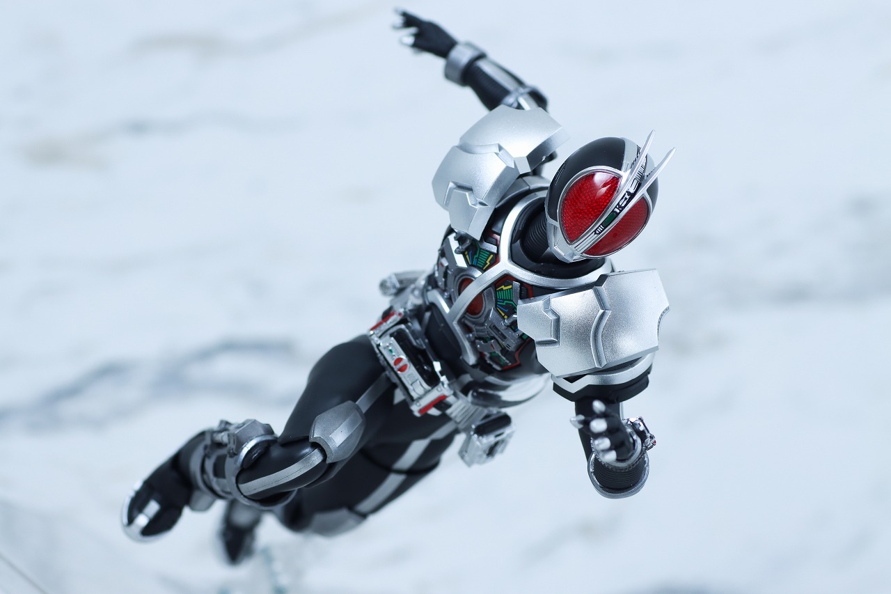 S.H.フィギュアーツ 真骨彫製法　仮面ライダーファイズ アクセルフォーム　レビュー　アクション