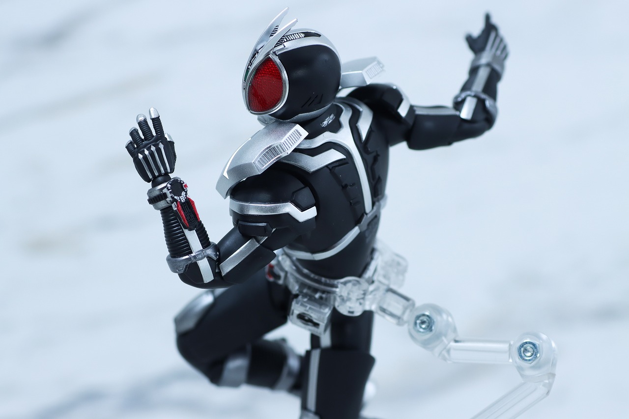 S.H.フィギュアーツ 真骨彫製法　仮面ライダーファイズ アクセルフォーム　レビュー　アクション