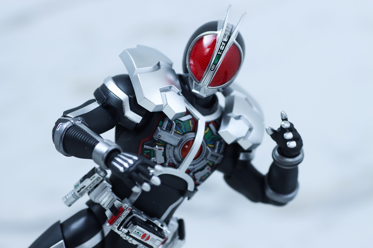 S.H.フィギュアーツ 真骨彫製法　仮面ライダーファイズ アクセルフォーム　レビュー　アクション