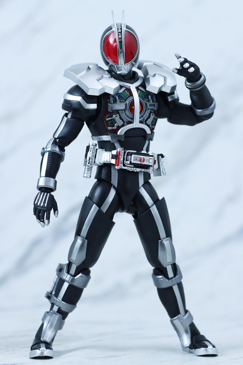 S.H.フィギュアーツ 真骨彫製法　仮面ライダーファイズ アクセルフォーム　レビュー　本体