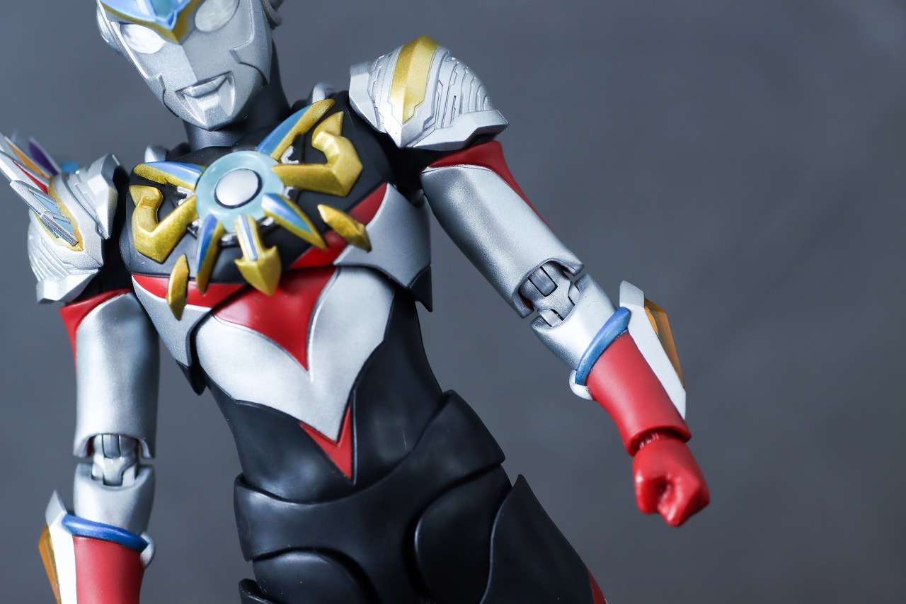 S.H.フィギュアーツ　ウルトラマンオーブ オーブトリニティ　レビュー　本体