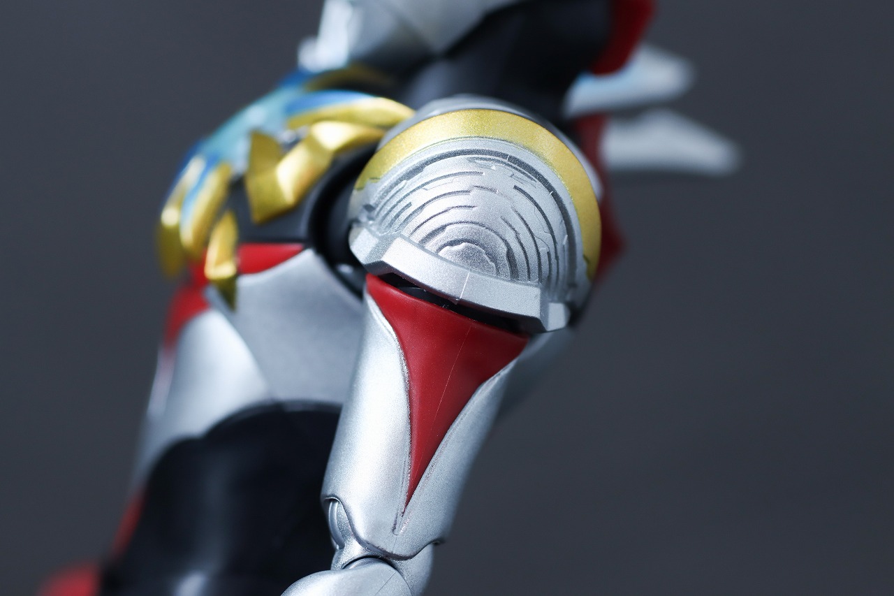 S.H.フィギュアーツ　ウルトラマンオーブ オーブトリニティ　レビュー　本体