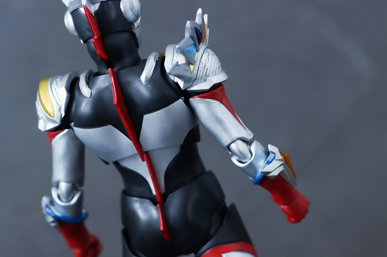 S.H.フィギュアーツ　ウルトラマンオーブ オーブトリニティ　レビュー　本体