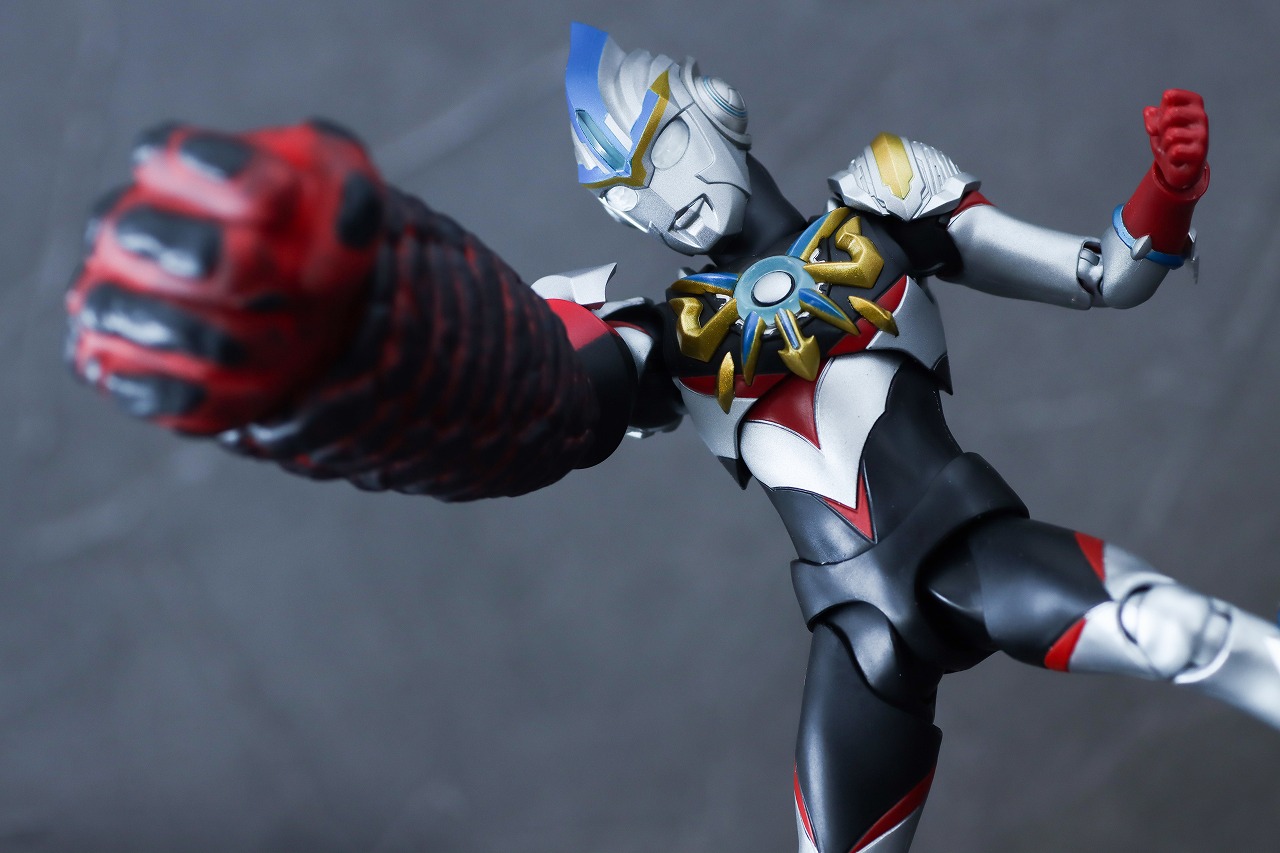 S.H.フィギュアーツ　ウルトラマンオーブ オーブトリニティ　レビュー　アクション　EXレッドキングのナックル