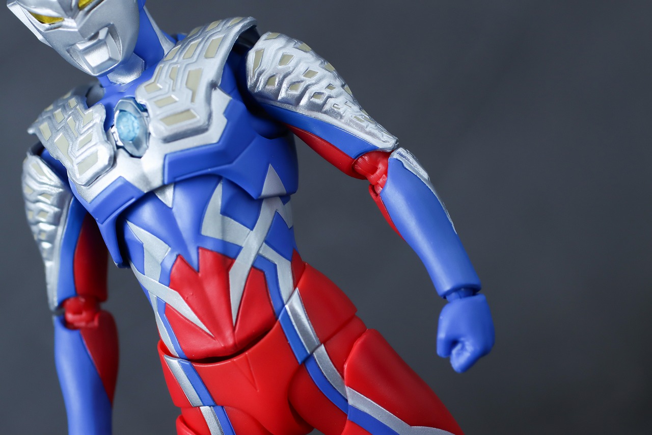 S.H.フィギュアーツ　ウルトラマンゼロ（ニュージェネ スターズVer.）　レビュー　本体