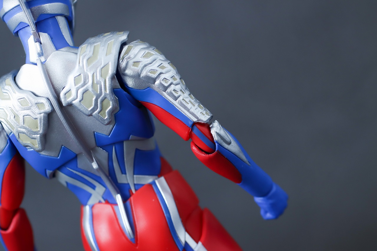 S.H.フィギュアーツ　ウルトラマンゼロ（ニュージェネ スターズVer.）　レビュー　本体