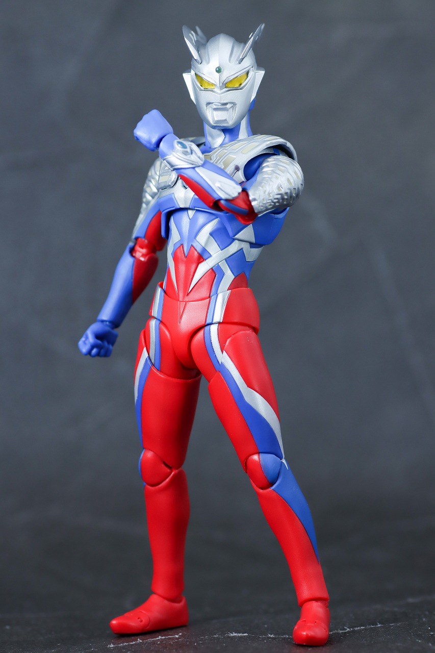 S.H.フィギュアーツ　ウルトラマンゼロ（ニュージェネ スターズVer.）　レビュー　本体