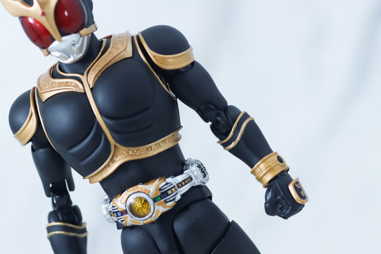 S.H.フィギュアーツ 真骨彫製法　仮面ライダークウガ アメイジングマイティフォーム 真骨彫10th Anniversary Ver.　レビュー　本体