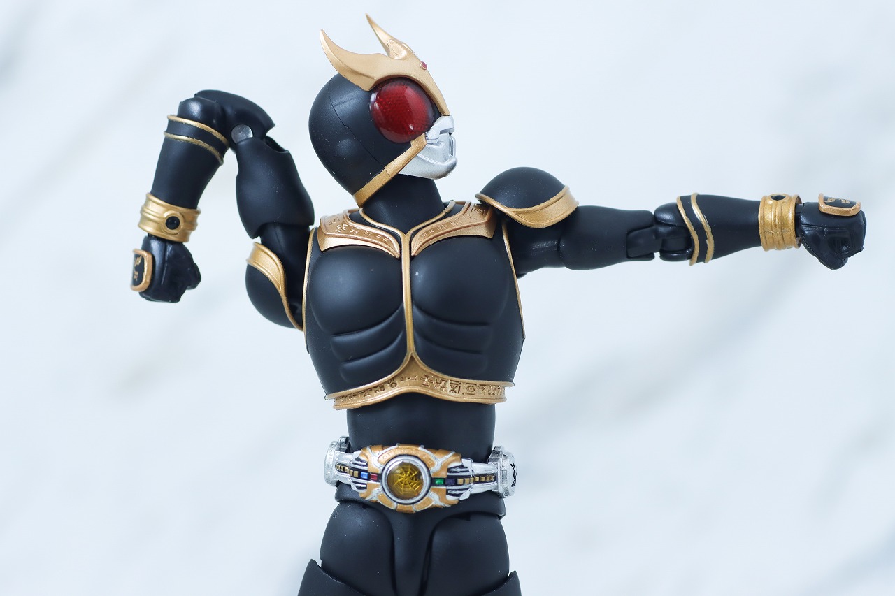 S.H.フィギュアーツ 真骨彫製法　仮面ライダークウガ アメイジングマイティフォーム 真骨彫10th Anniversary Ver.　レビュー　可動範囲