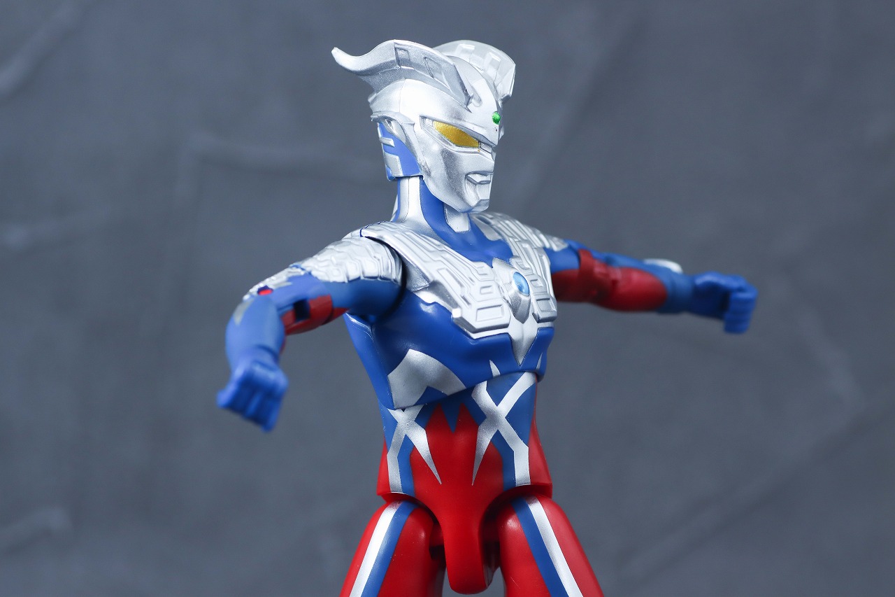 サウンド×アクション　叫ぶ！ウルトラマンゼロ　レビュー　可動範囲