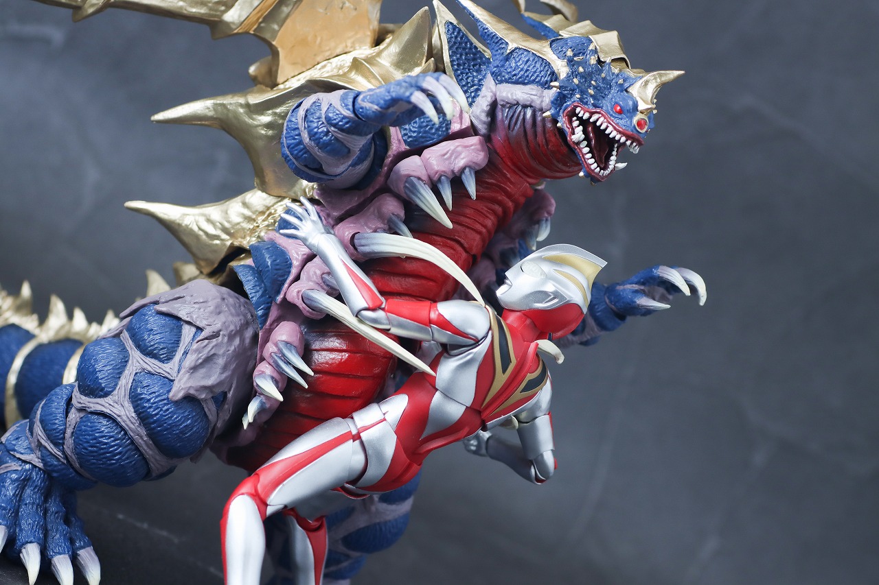 S.H.フィギュアーツ　キングオブモンス　レビュー　アクション　真骨彫製法　ウルトラマンガイア