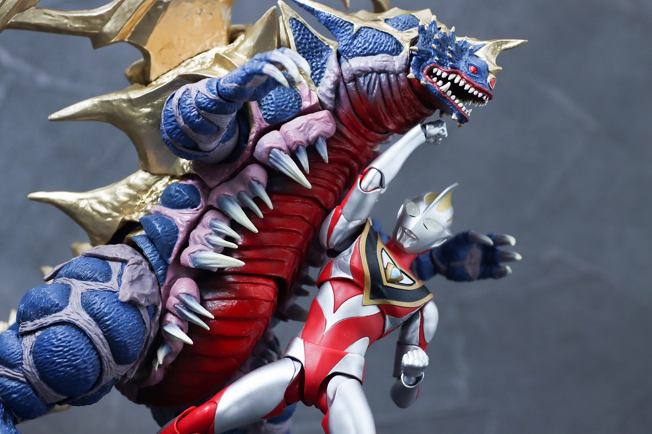 S.H.フィギュアーツ　キングオブモンス　レビュー　アクション　真骨彫製法　ウルトラマンガイア