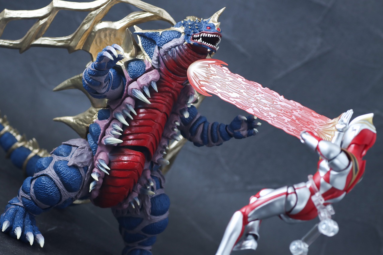 S.H.フィギュアーツ　キングオブモンス　レビュー　アクション　真骨彫製法　ウルトラマンガイア