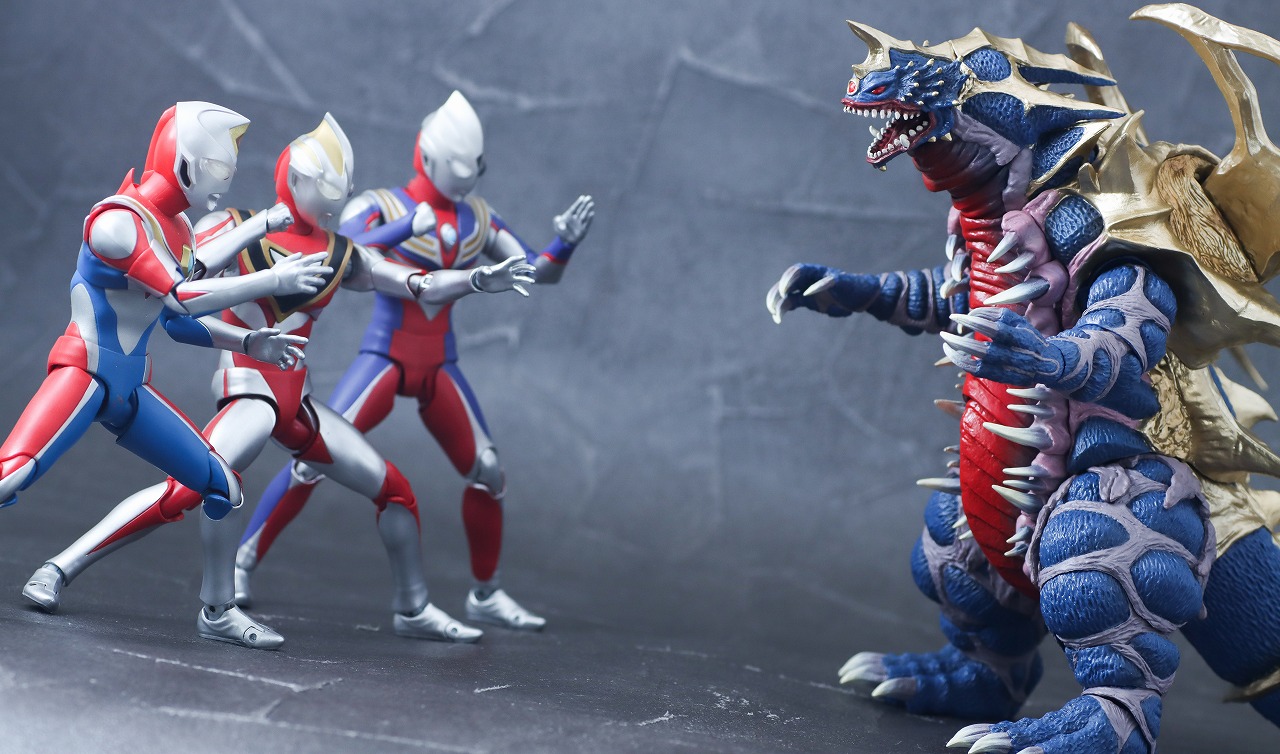 S.H.フィギュアーツ　キングオブモンス　レビュー　アクション　真骨彫製法　ウルトラマンティガ　ウルトラマンダイナ　ウルトラマンガイア