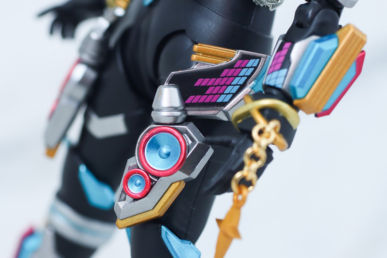 S.H.フィギュアーツ　仮面ライダーナーゴ フィーバービートフォーム　レビュー　本体