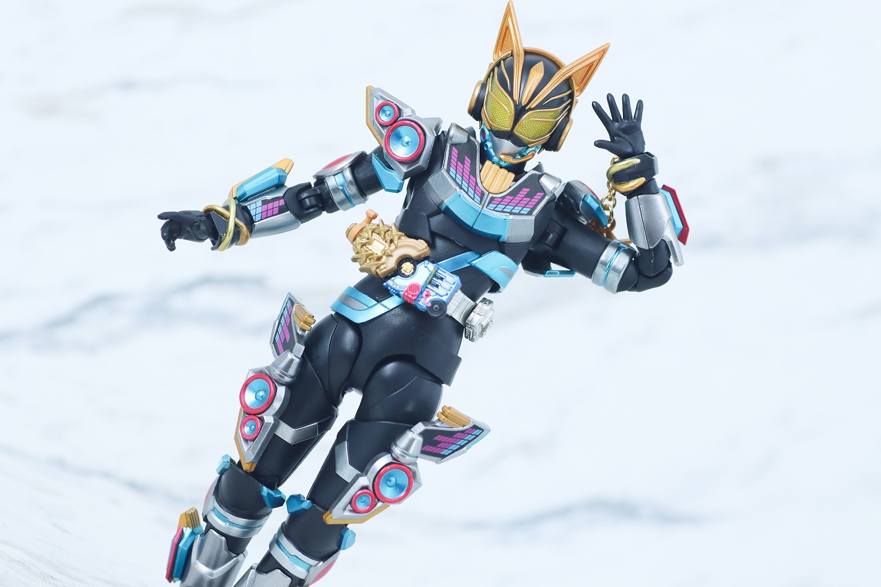 S.H.フィギュアーツ　仮面ライダーナーゴ フィーバービートフォーム　レビュー　アクション