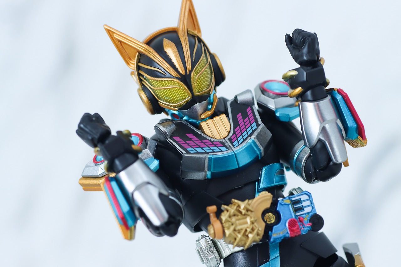 S.H.フィギュアーツ　仮面ライダーナーゴ フィーバービートフォーム　レビュー　アクション