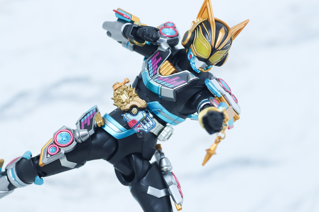 S.H.フィギュアーツ　仮面ライダーナーゴ フィーバービートフォーム　レビュー　アクション