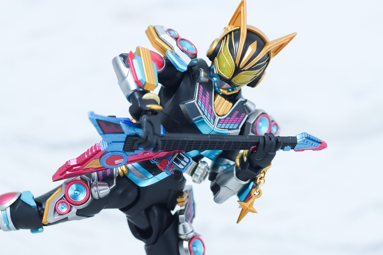 S.H.フィギュアーツ　仮面ライダーナーゴ フィーバービートフォーム　レビュー　アクション