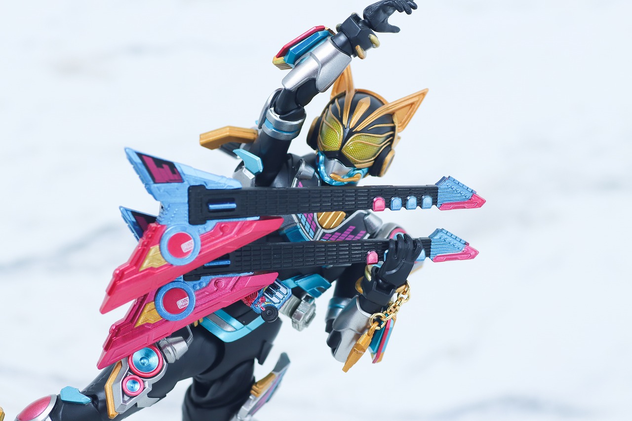 S.H.フィギュアーツ　仮面ライダーナーゴ フィーバービートフォーム　レビュー　アクション