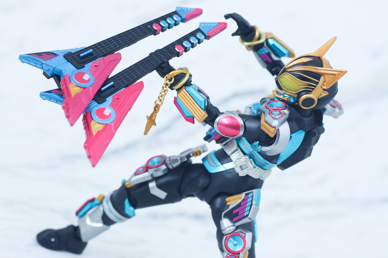 S.H.フィギュアーツ　仮面ライダーナーゴ フィーバービートフォーム　レビュー　アクション