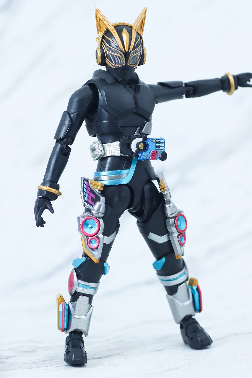 S.H.フィギュアーツ　仮面ライダーナーゴ フィーバービートフォーム　レビュー　アクション