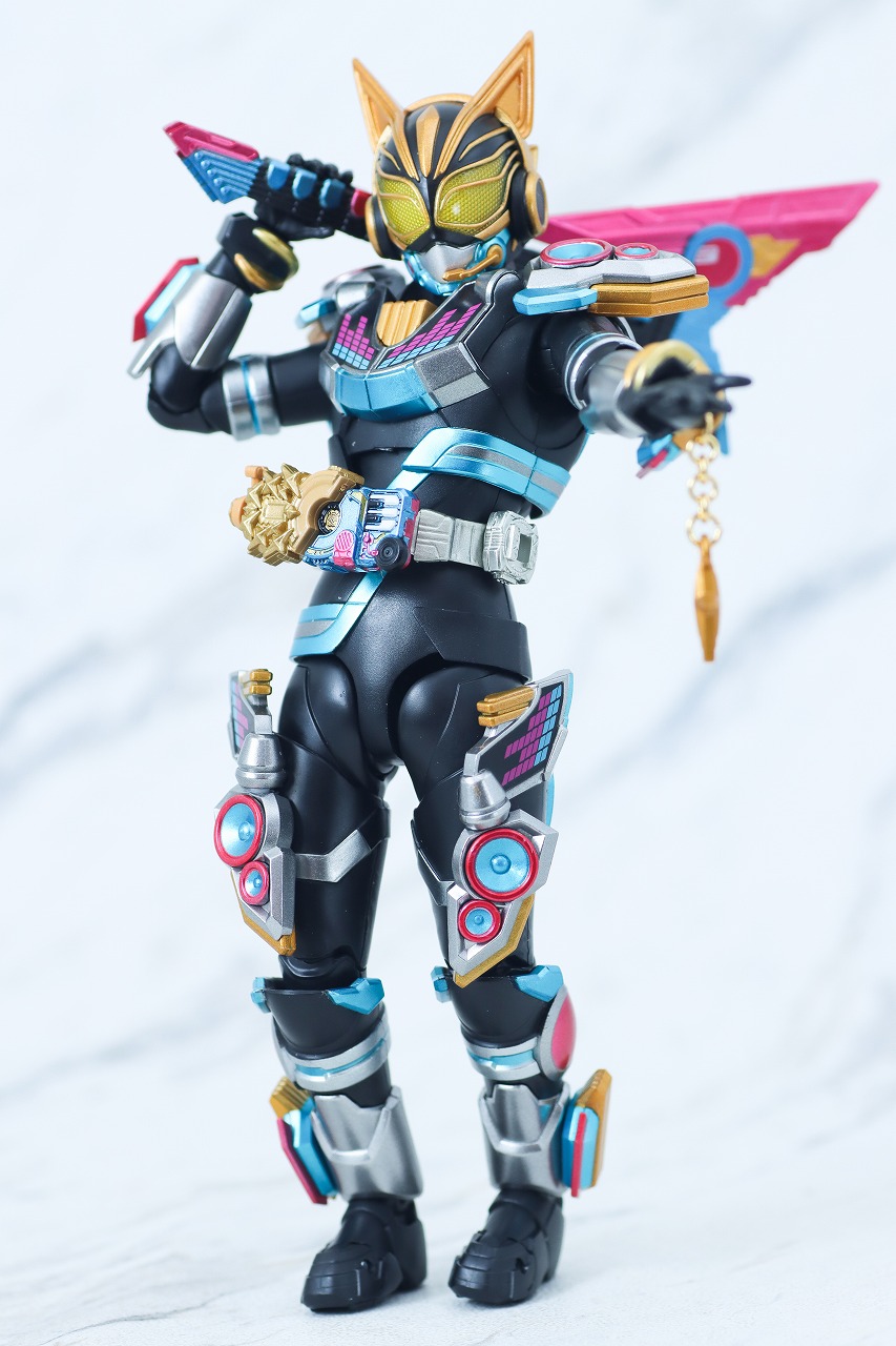 S.H.フィギュアーツ　仮面ライダーナーゴ フィーバービートフォーム　レビュー　本体