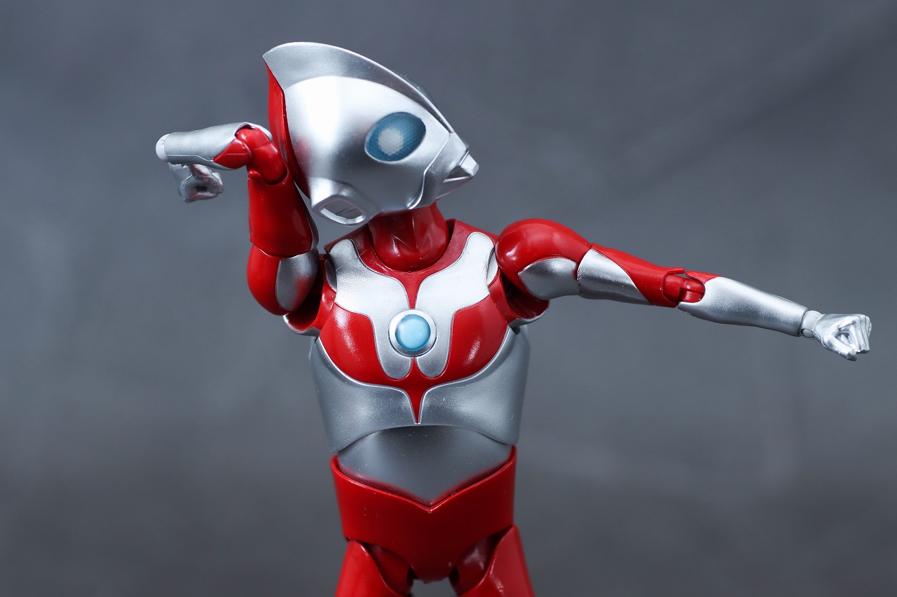 S.H.フィギュアーツ　ウルトラダッド　レビュー　可動範囲