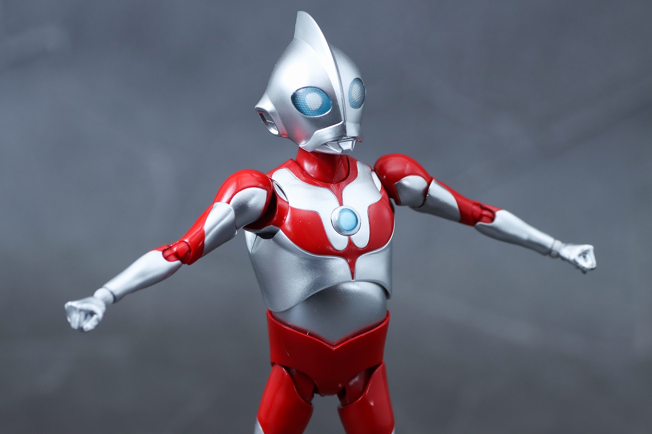 S.H.フィギュアーツ　ウルトラダッド　レビュー　可動範囲