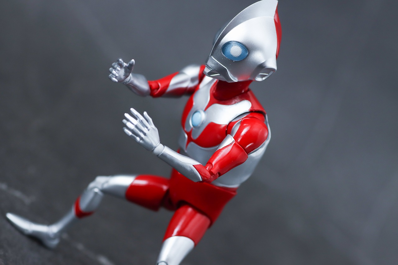 S.H.フィギュアーツ　ウルトラダッド　レビュー　アクション