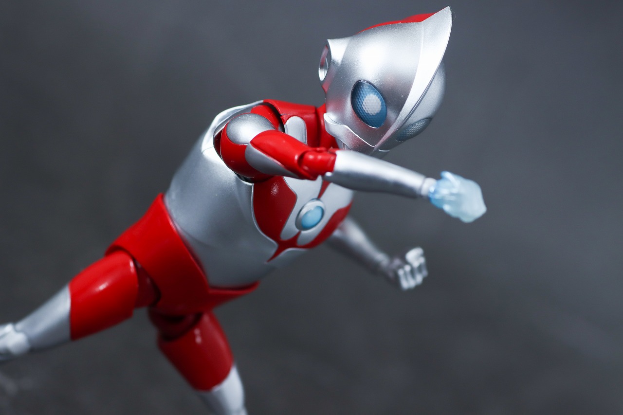 S.H.フィギュアーツ　ウルトラダッド　レビュー　アクション