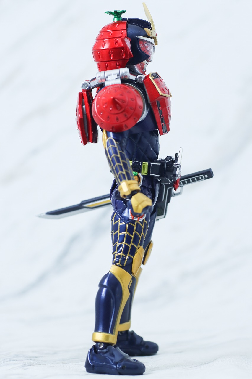 S.H.フィギュアーツ 真骨彫製法　仮面ライダー鎧武 イチゴアームズ　レビュー　本体