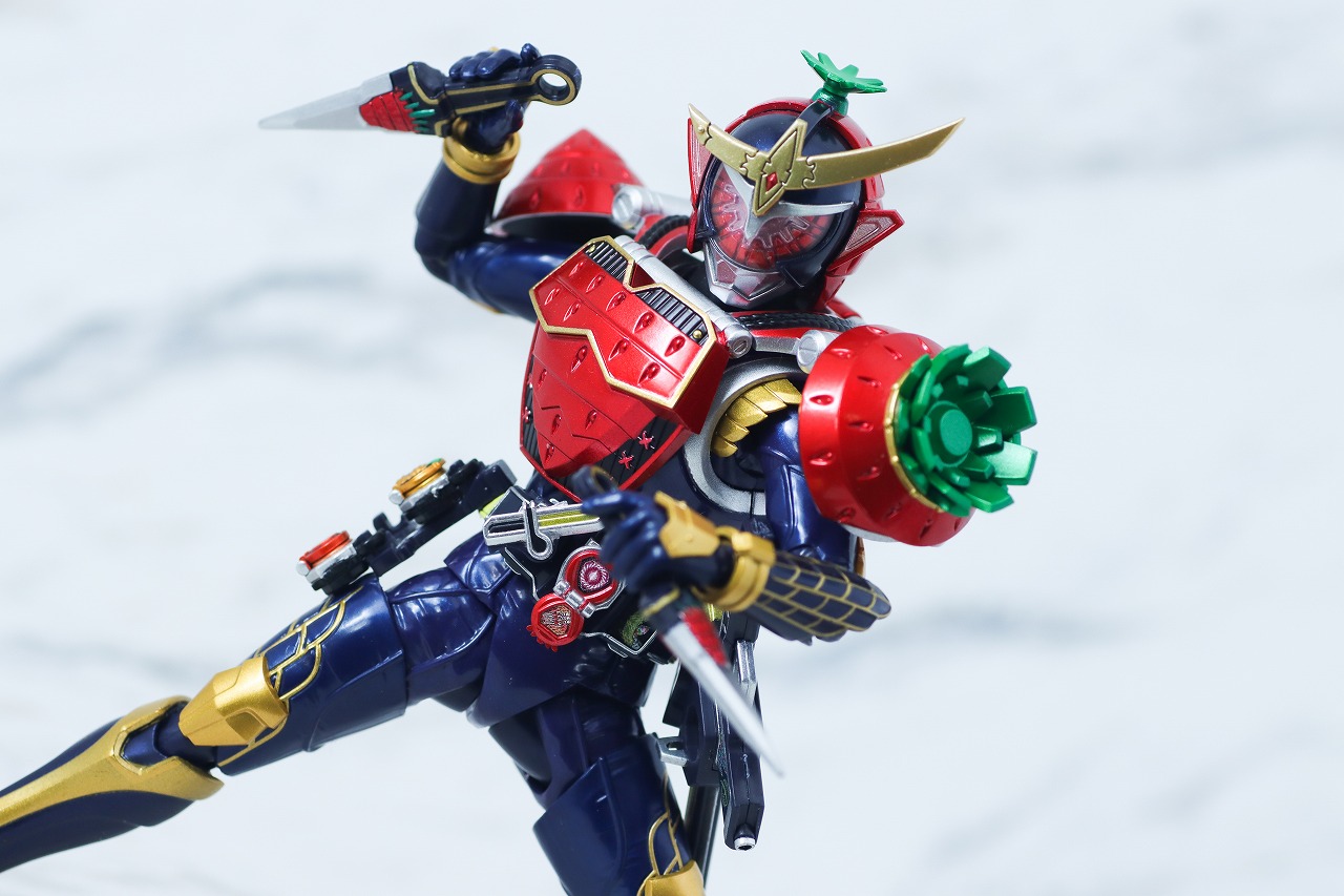 S.H.フィギュアーツ 真骨彫製法　仮面ライダー鎧武 イチゴアームズ　レビュー　アクション