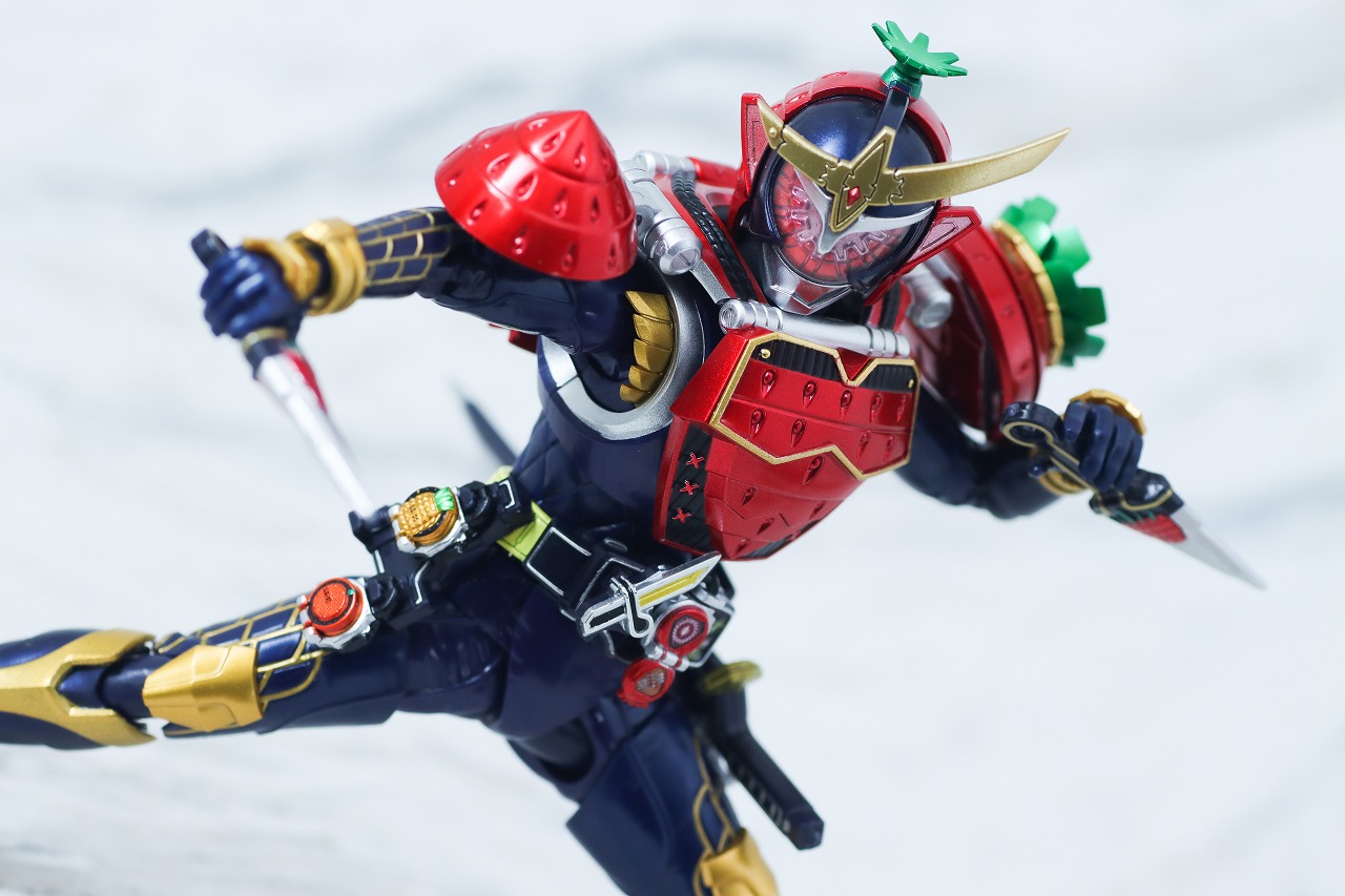 S.H.フィギュアーツ 真骨彫製法　仮面ライダー鎧武 イチゴアームズ　レビュー　アクション