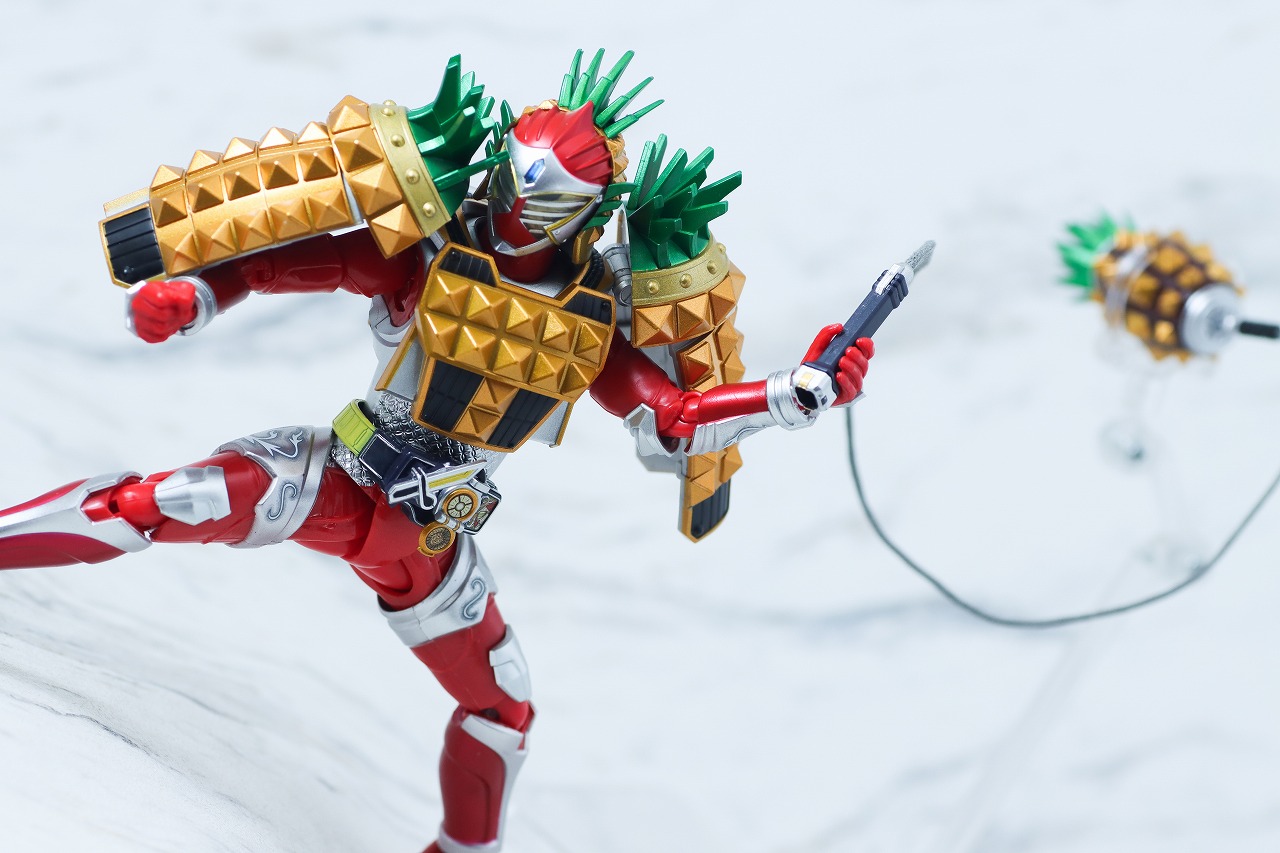 S.H.フィギュアーツ 真骨彫製法　仮面ライダーバロン パインアームズ　レビュー　アクション