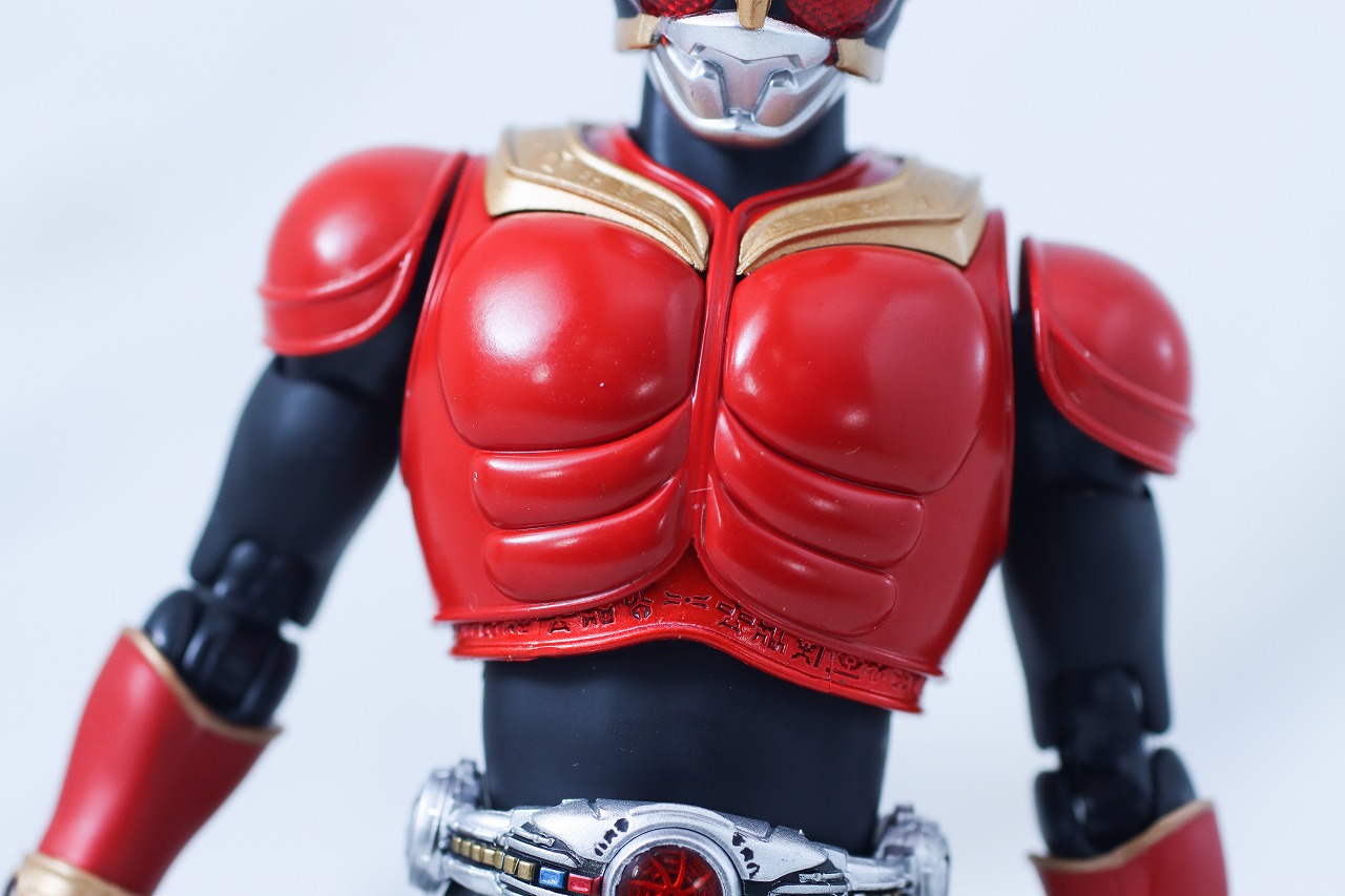 S.H.フィギュアーツ 真骨彫製法 仮面ライダークウガ マイティフォーム Store Limited Edition レビュー 本体