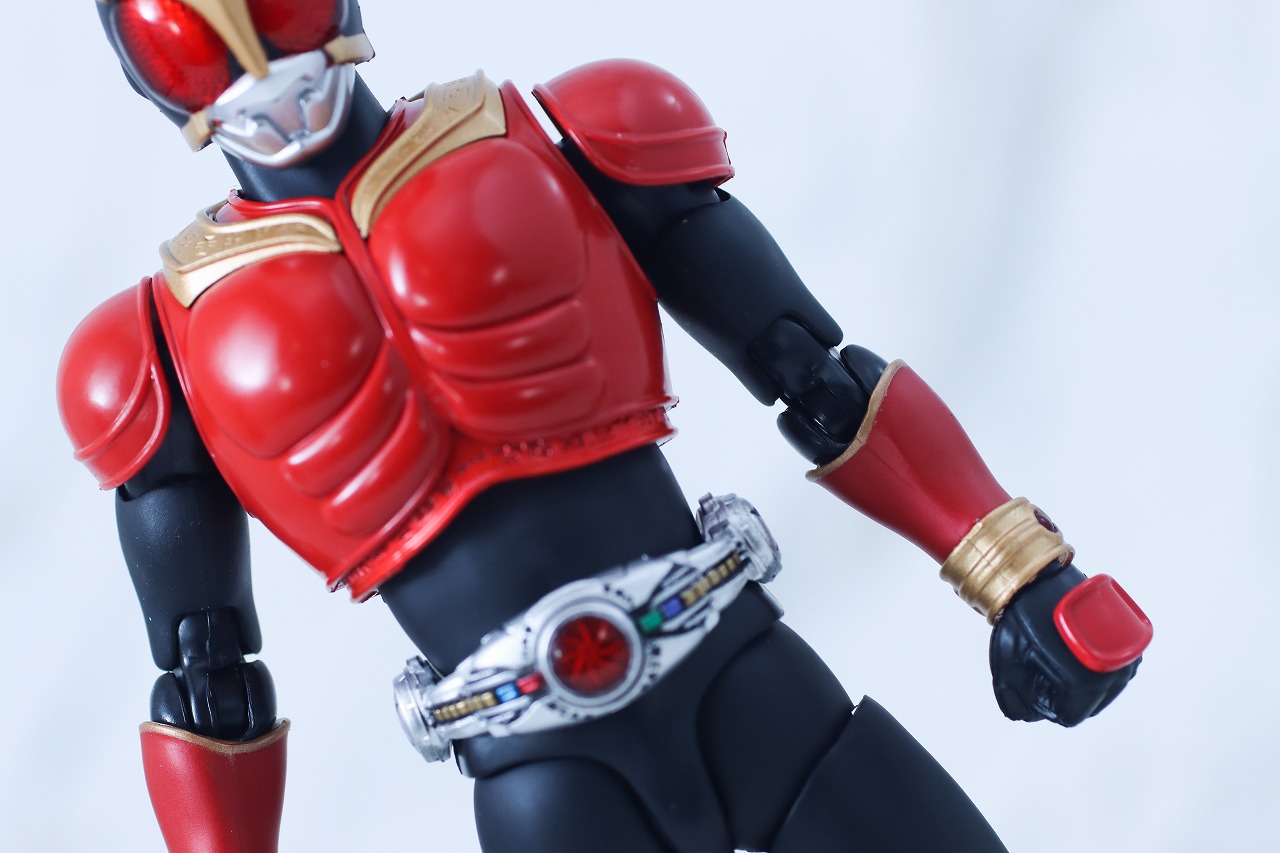 S.H.フィギュアーツ 真骨彫製法 仮面ライダークウガ マイティフォーム Store Limited Edition レビュー 本体