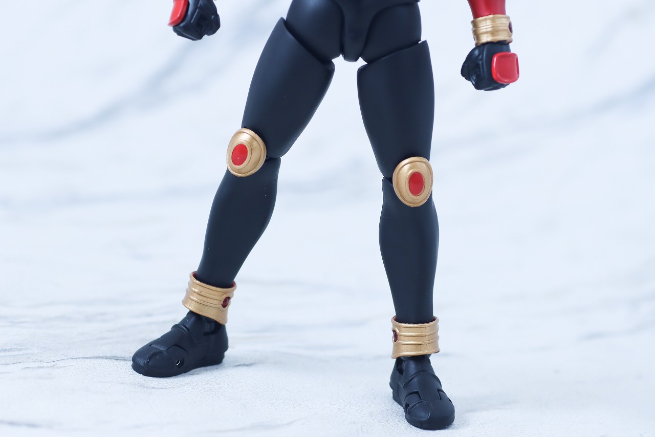 S.H.フィギュアーツ 真骨彫製法 仮面ライダークウガ マイティフォーム Store Limited Edition レビュー 本体