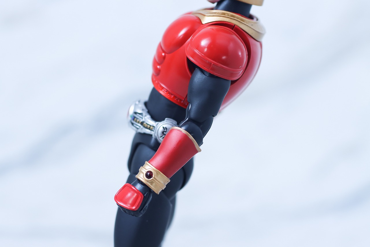 S.H.フィギュアーツ 真骨彫製法 仮面ライダークウガ マイティフォーム Store Limited Edition レビュー 本体