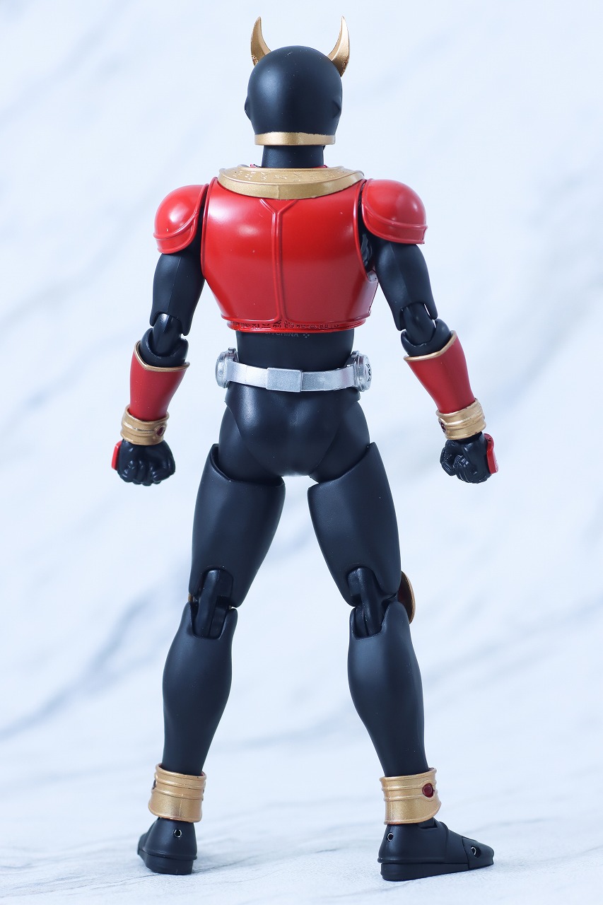 S.H.フィギュアーツ 真骨彫製法 仮面ライダークウガ マイティフォーム Store Limited Edition レビュー 本体