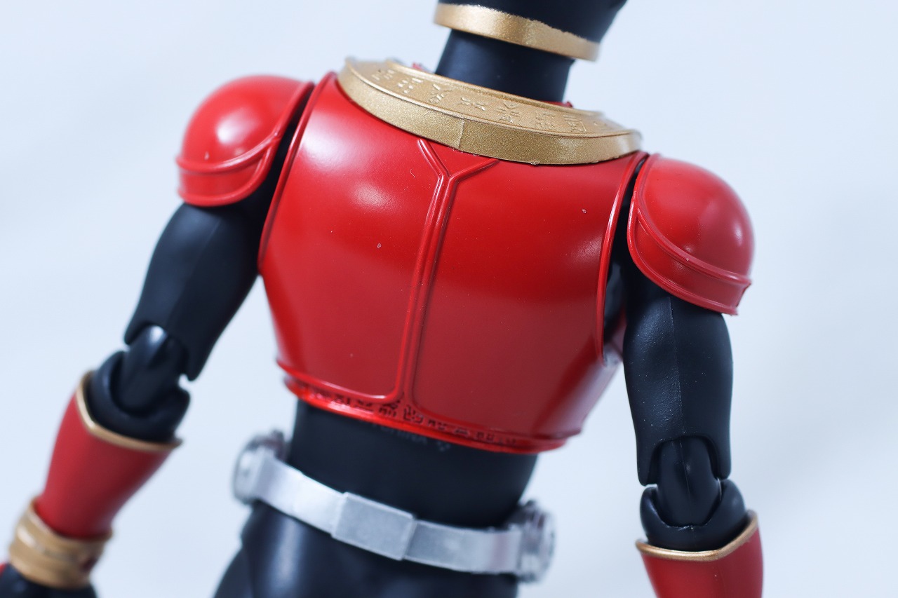 S.H.フィギュアーツ 真骨彫製法 仮面ライダークウガ マイティフォーム Store Limited Edition レビュー 本体