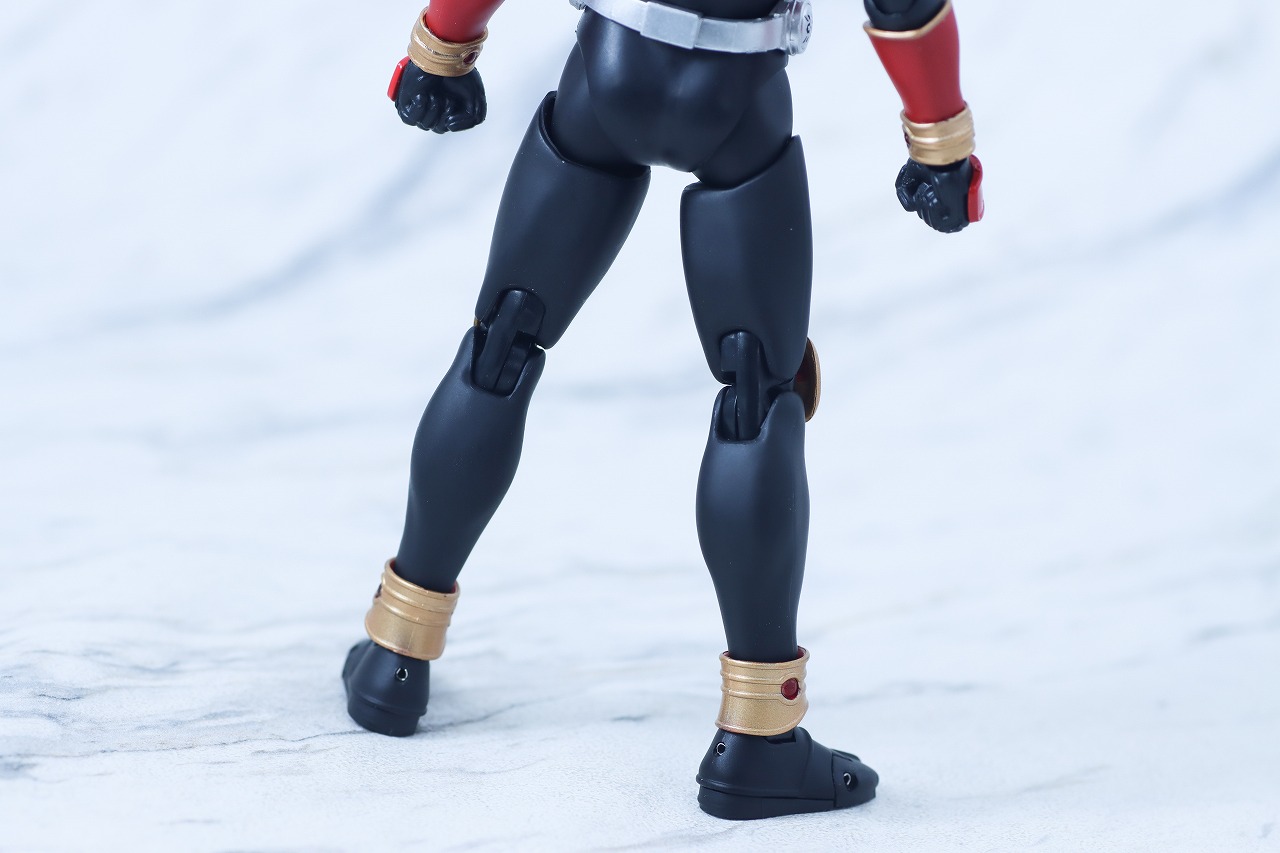 S.H.フィギュアーツ 真骨彫製法 仮面ライダークウガ マイティフォーム Store Limited Edition レビュー 本体